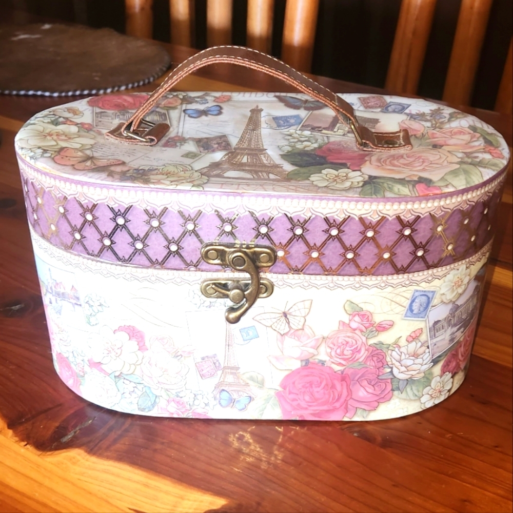 Retro Jewelry Case